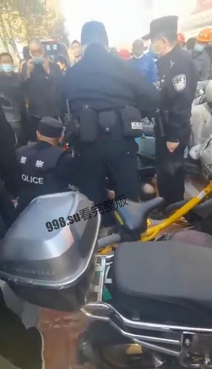 女子排队做核酸，被男子从身后割喉-3