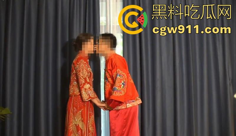 炒到5000的珍稀原片，大奶淫妻【萍夫人】，结婚前一天被伴郎群p，穿婚纱合服被5p爆操，意外露脸被警察顺藤摸瓜，目前已经断更！-6