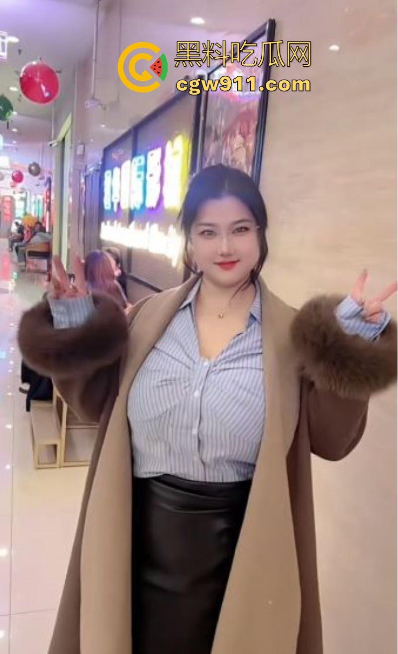 快手巨乳网红【波妞】私密私拍流出，微胖坦克吊钟乳肥臀，摇曳生姿骑乘，极品身材如视觉盛宴！-2