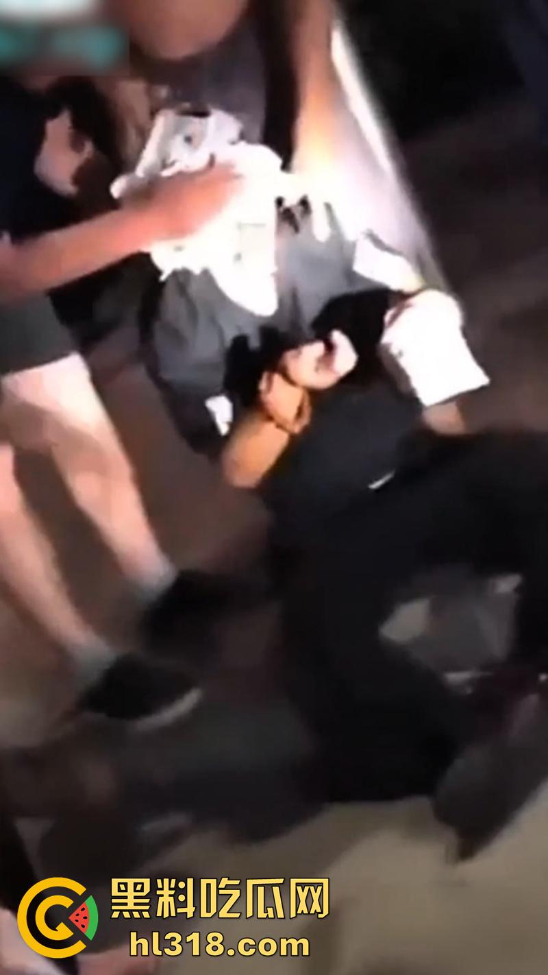 秦皇岛红桥里砍人事件，持刀报复社会在大街上见人就砍，据说有20多人被砍，目前人已被逮捕！-3