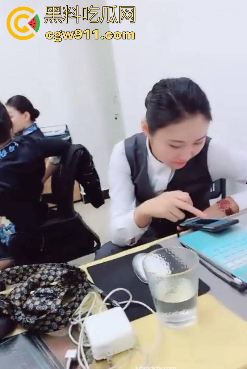 佛山美腿黑丝售楼女销售，被经理潜规则拿下，上班时间盗去厕所啪啪，聊天记录看着就让人血脉喷张！-15