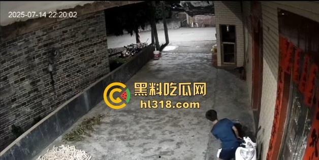 不是哥们电瓶车你也不放过吗？是哪位瓜友速速站出来，趁小姐姐不在射她车座是吧！射完头也不回！-8