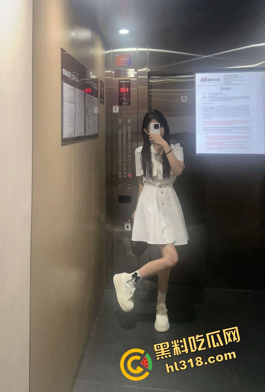 海角社区爆料隔壁小嫂子少妇太会玩了，打着借酱油的名义跑来，结果被我操到腿软口爆！-7