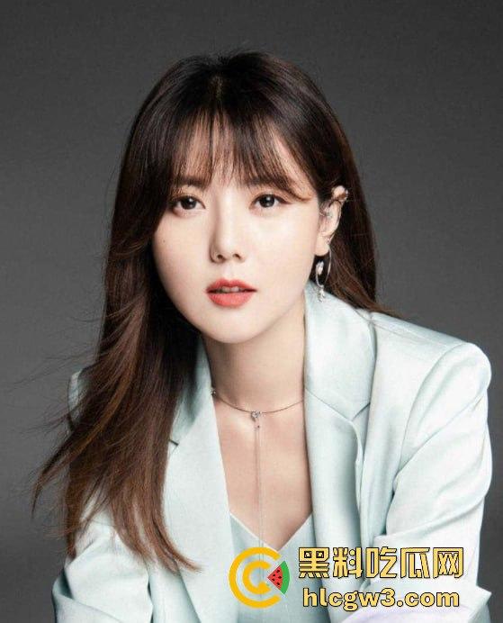 65岁绿地董事长『张玉良』KTV裸嗨，鸡巴细得像牙签骚女争抢舔，酒店女秘书被老头干到腿软精液满脸！-17