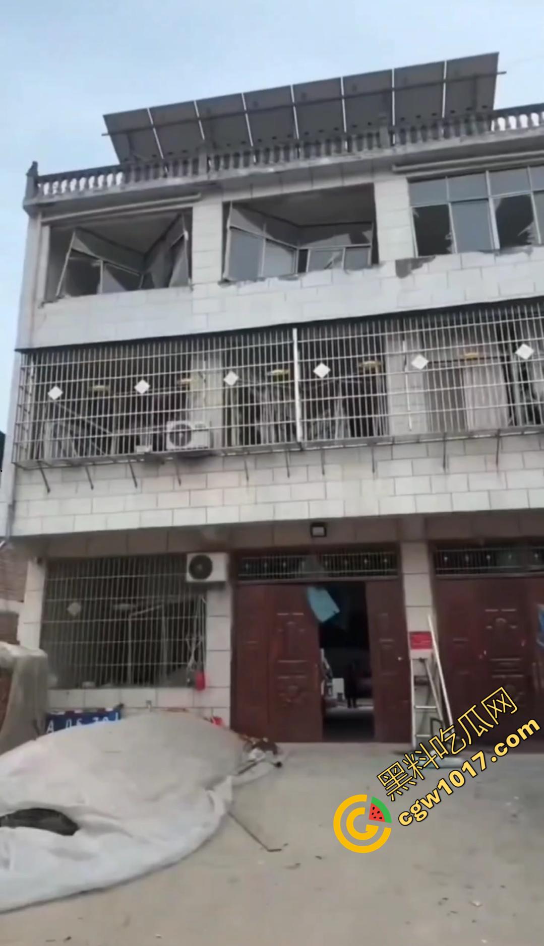 安徽亳州赵桥乡爆炸惨案只因为村名非法烟花销毁失控造成！卢天庙小学附近的建筑坍塌受损不一 造成4人重伤！-7