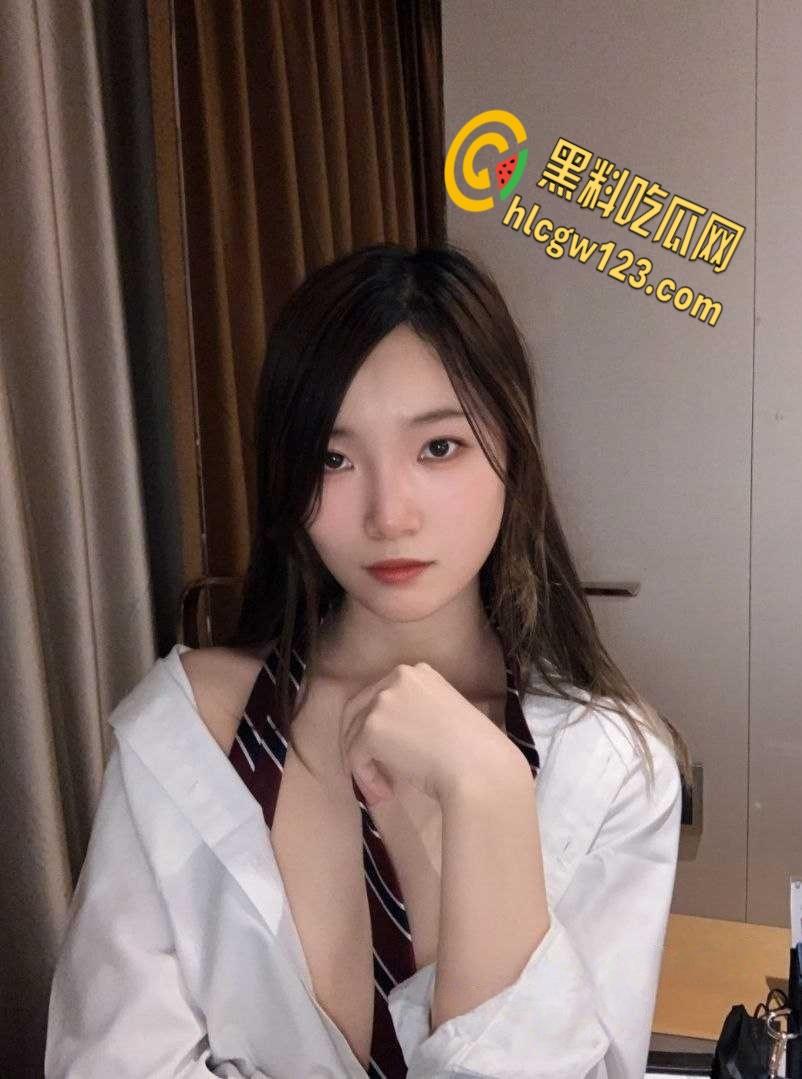 成都清纯女大学生【林书明】,明码标价援交伴游服务,看着风景玩着美人岂不快哉!-4