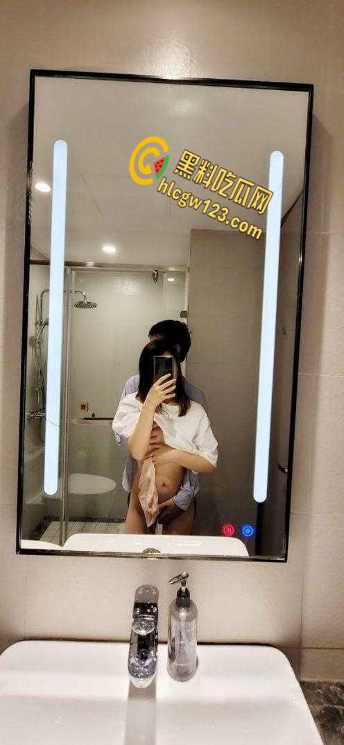 成都清纯女大学生【林书明】,明码标价援交伴游服务,看着风景玩着美人岂不快哉!-6