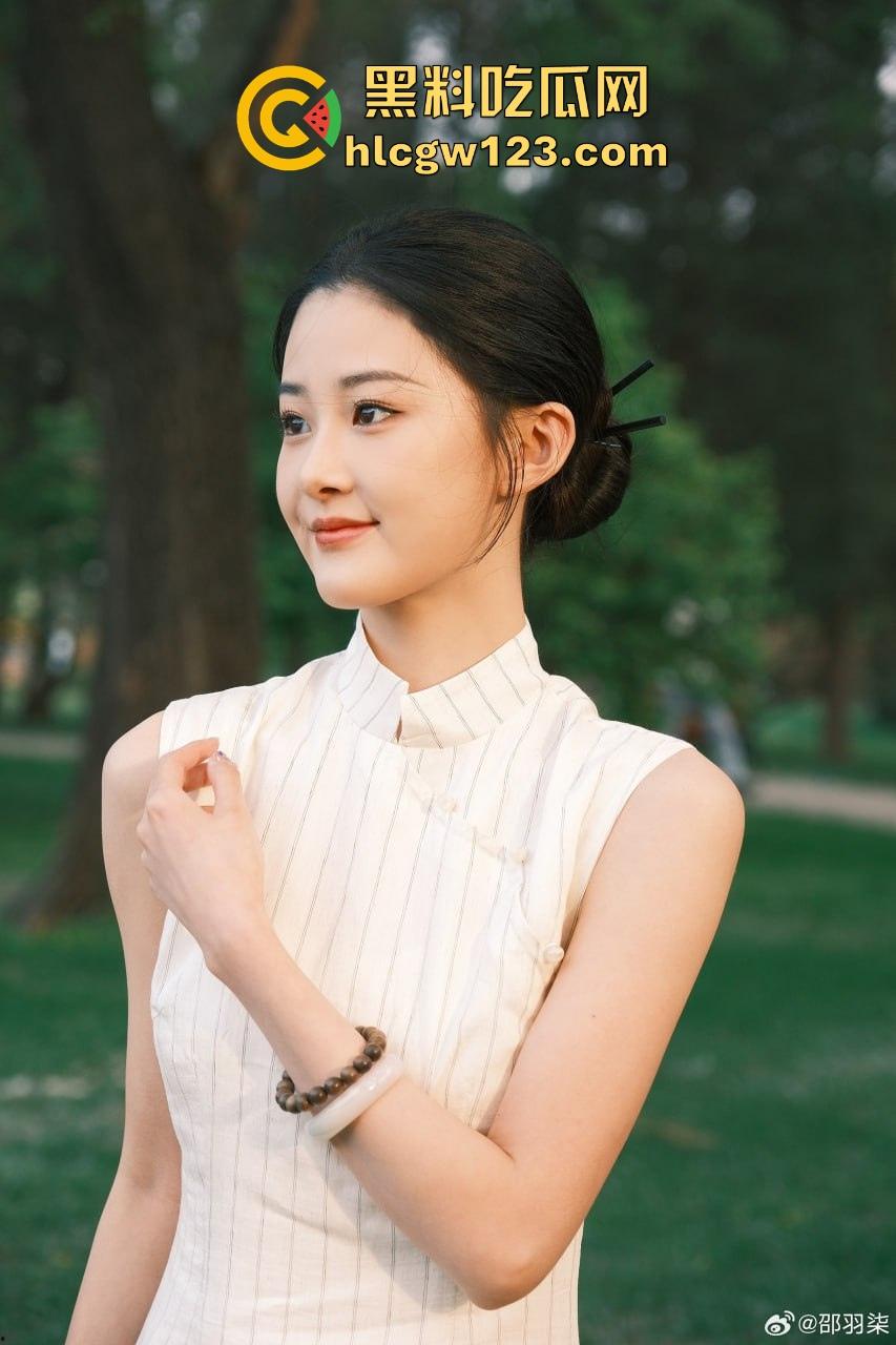 与老姐激情l乱伦 交合后仿佛打通任督骚脉 成功激发老姐淫骚本性 黑丝老姐越来越骚了！-1