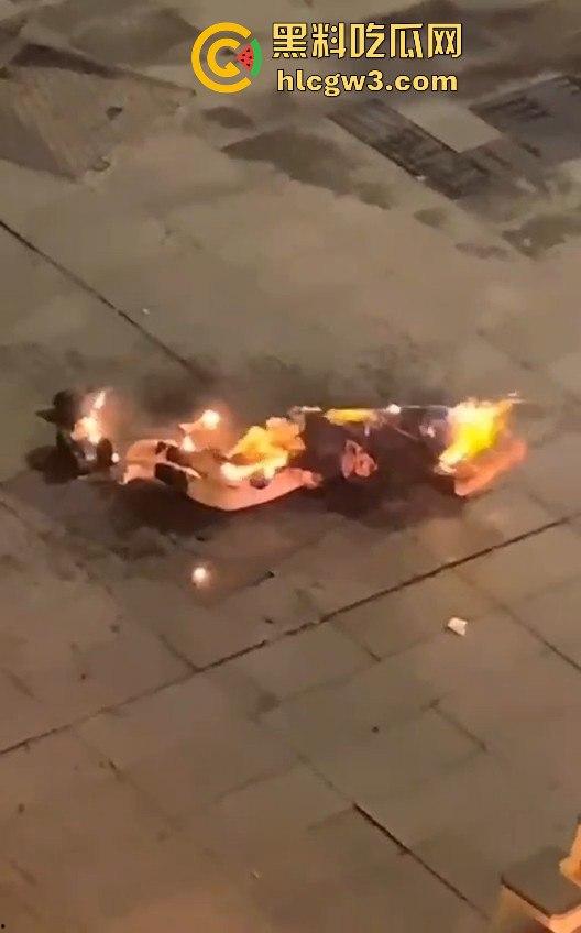 重庆南坪江南装饰城突发火灾！火光冲天令人心惊，愿所有人都能平安无事！-4