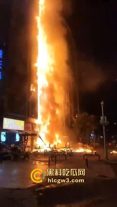 重庆南坪江南装饰城突发火灾！火光冲天令人心惊，愿所有人都能平安无事！-12