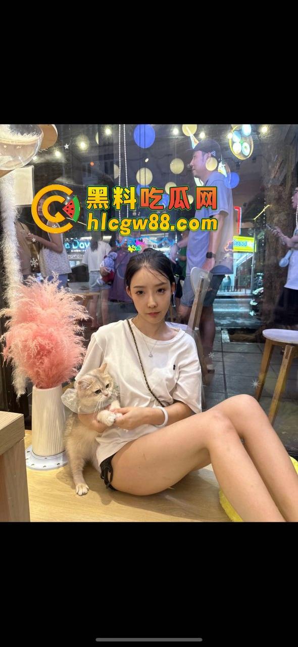 西安故事会『 孔祥奥』吸毒操逼大爆料，白富美皮气奴芯，几罐气就张腿让人干烂，去泰国玩当着警察的面还在吸！-23