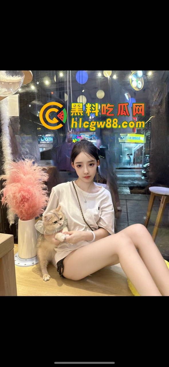 西安故事会『 孔祥奥』吸毒操逼大爆料，白富美皮气奴芯，几罐气就张腿让人干烂，去泰国玩当着警察的面还在吸！-24