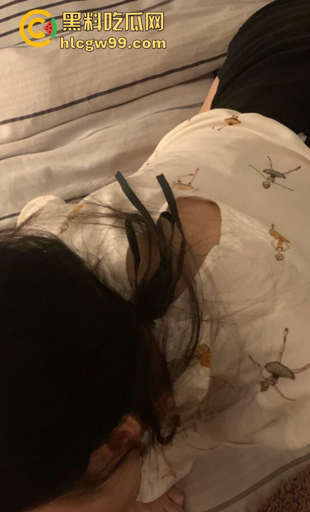 加拿大清纯甜妹【赵娜】表面清纯实际骚得批爆，被男友操成精盆母狗，私密性爱片流出，骚得让人肾疼！-13