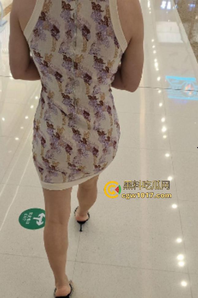 海角大神大专毕业无所事事，在家胶带捆老妈双手，黑丝撕烂压床强奸，熟妈小腿狂踢儿子屁股还被内射！-1