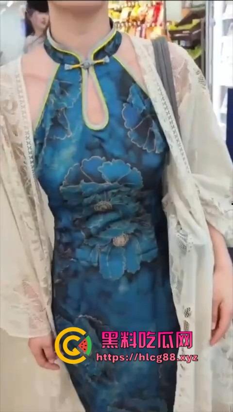 泰国街头搭讪之狼,见女就尾随跟问2000能否操一炮,不行装小鬼子喊摩西摩西花姑娘打炮的要不!-1