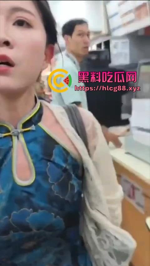 泰国街头搭讪之狼,见女就尾随跟问2000能否操一炮,不行装小鬼子喊摩西摩西花姑娘打炮的要不!-3