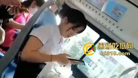 岛国电车系列？短裙职业OL公交车抠淫穴被偷拍，想加好友跟其约炮，不料成反面教材，白白浪费了好的机会！-9