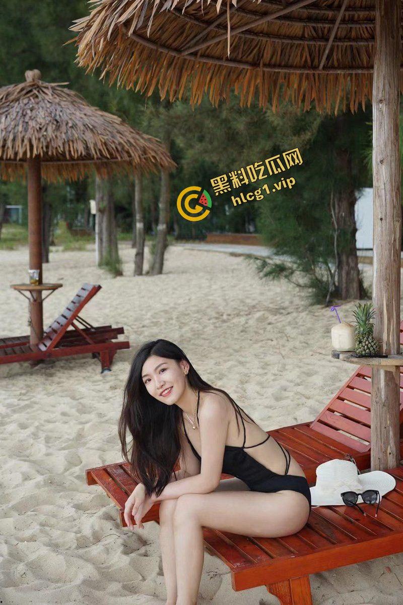 海南琼海人妻反差母狗『江晨』与男友房间后入爆操!骚语淫叫不断!-1