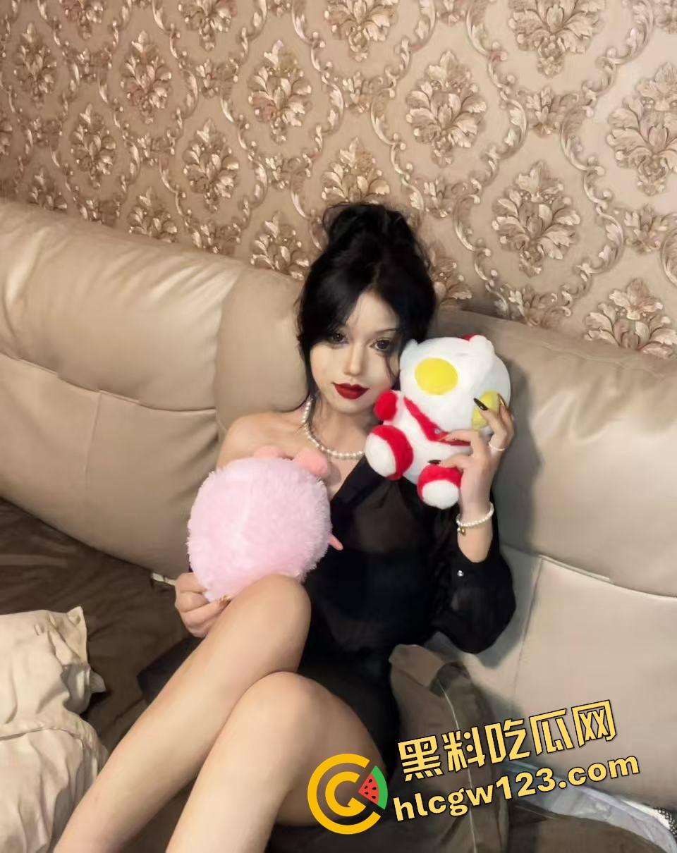 加州理工大学【孙恬】你的女神女友留学刚一周就嘴啃洋屌拍片发你，白人屌真大，她爽到说：我要当P站新女神！-2