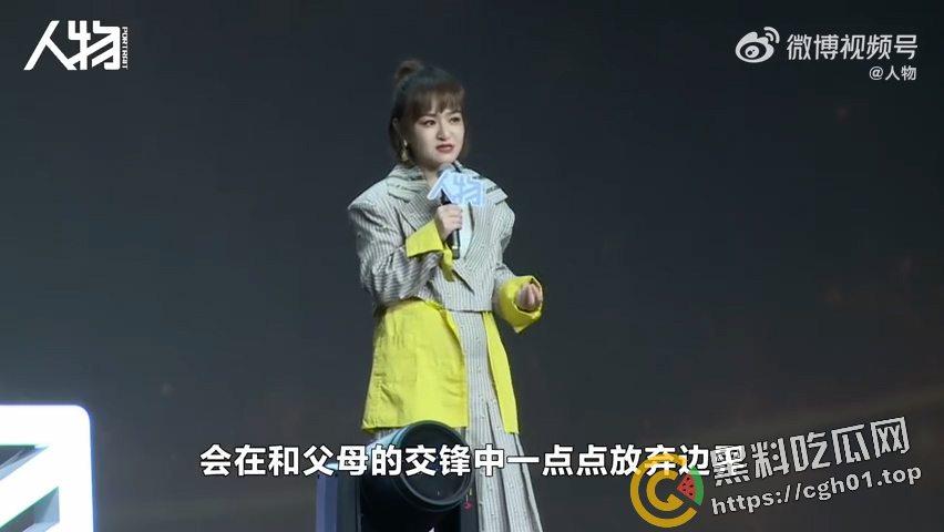 小仙女又高潮了！网红博主【思文】演讲发表逆天言论 男人洗不干净袜子 女性独立不需要经济 女拳新高度-4