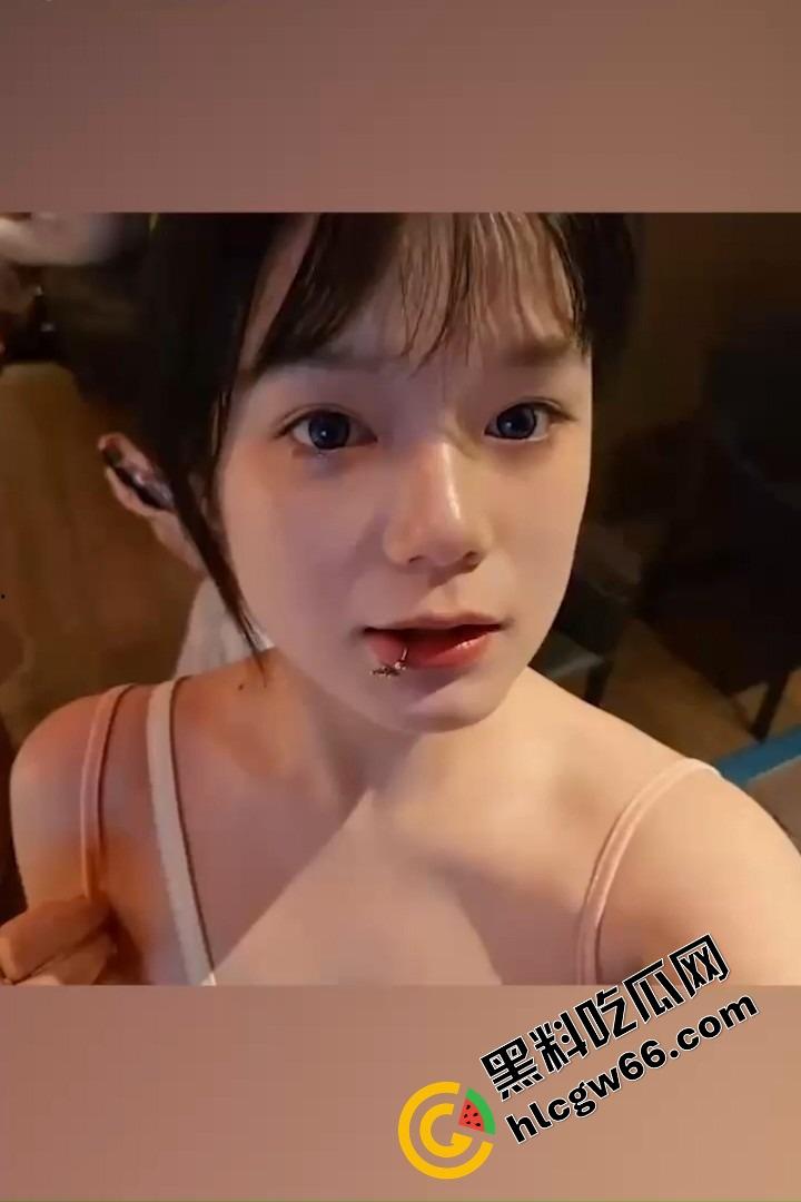 沈阳城市学院骚妹【张雨婷】白天端庄课代表，晚上酒店被操的逼水喷床单母狗体质拉满！-9