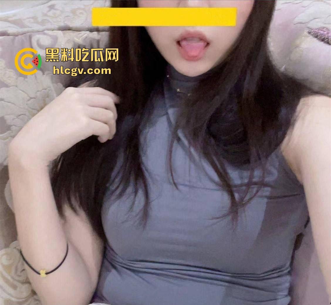 武汉会计学院学妹李婉儿羞涩外表下的反差翻车!自拍掰开粉嫩骚逼,淫水四溢视频外流!-1