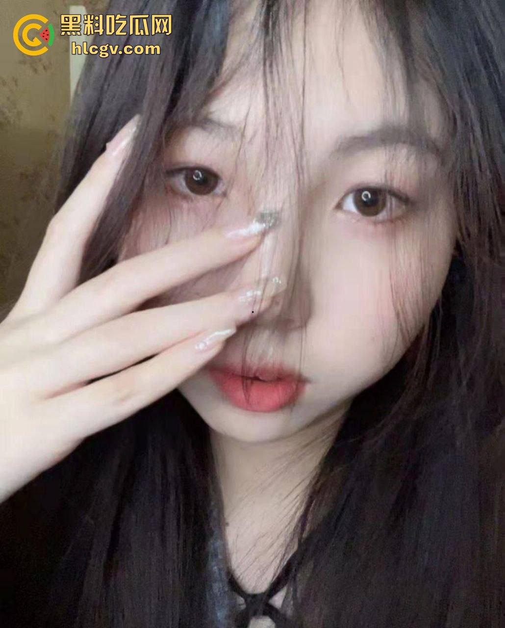 武汉会计学院学妹李婉儿羞涩外表下的反差翻车!自拍掰开粉嫩骚逼,淫水四溢视频外流!-3