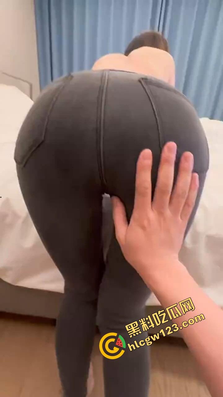 情侣旅行约单男爆操女友共谋喂屌全程拍摄！肥鲍掰开狂插，男友边录像边指导姿势，精液淋湿大腿根！-2