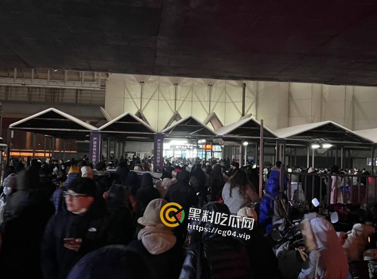 新瓜速递！北京昌平地铁车辆脱节事故 三十多人受伤 车厢内部 救援情况一览-6