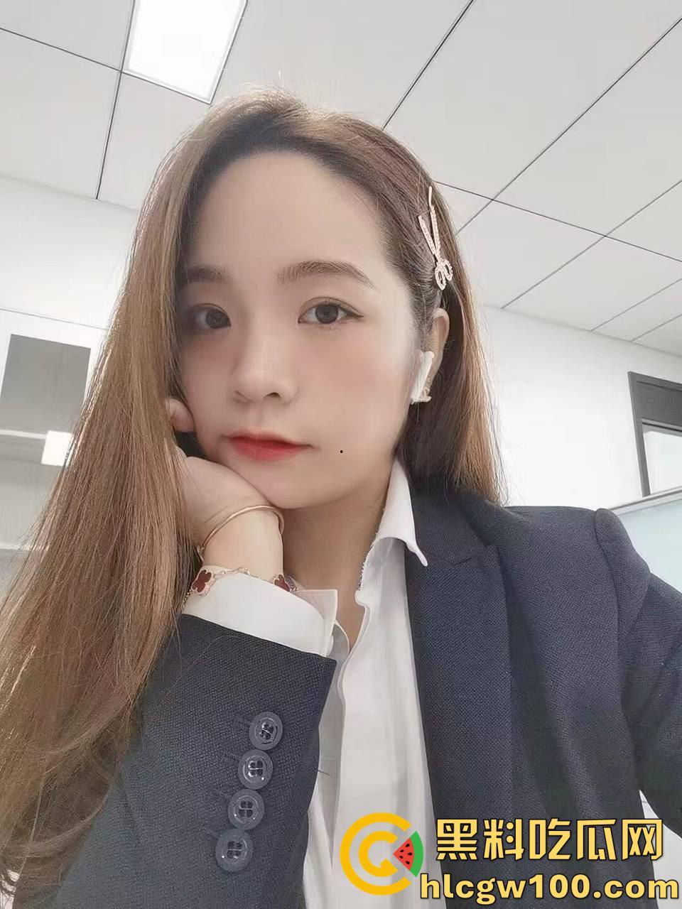 杭州工商大奶银行职员【王雅敏】，为求上位主动给领导当狗，被调的夸夸扇自己耳巴子-4