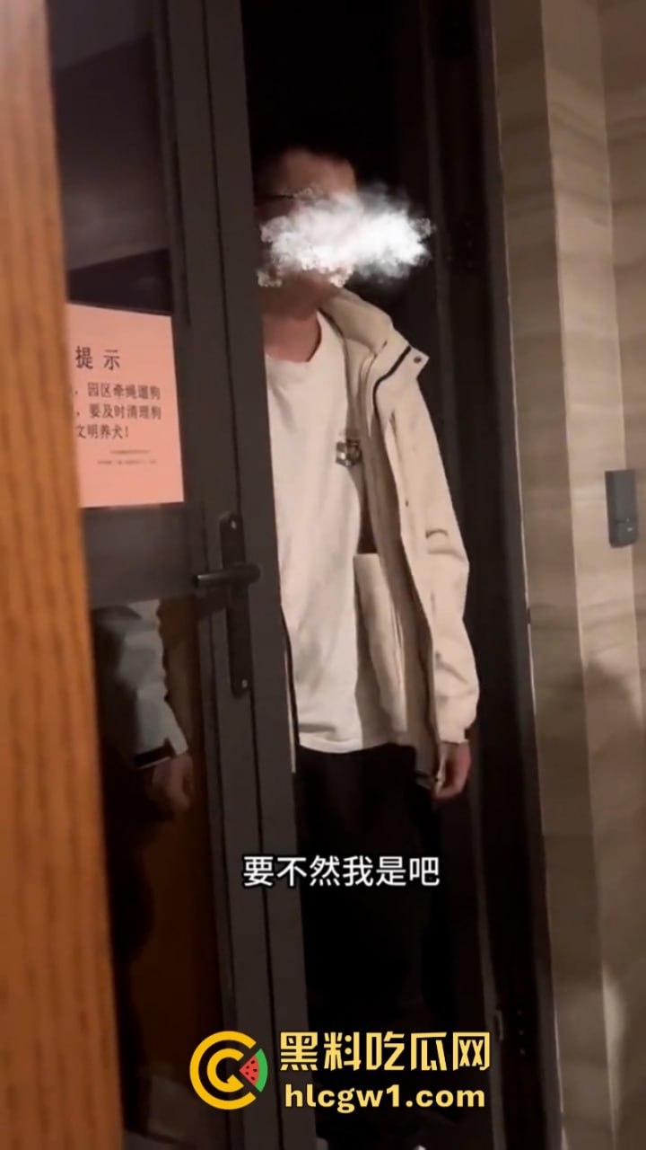 可怕！湖南长沙猥琐男闯入女生公寓偷窃衣物 妹子录视频机智报警抓人 这是真变态！-7