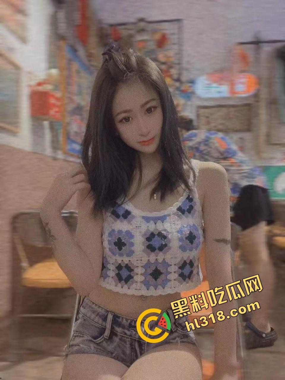 大奶纹身少妇偷情玩花样，床上让小伙边操边打电话给老公，娇喘偷情求别太猛，刺激的一批！-2