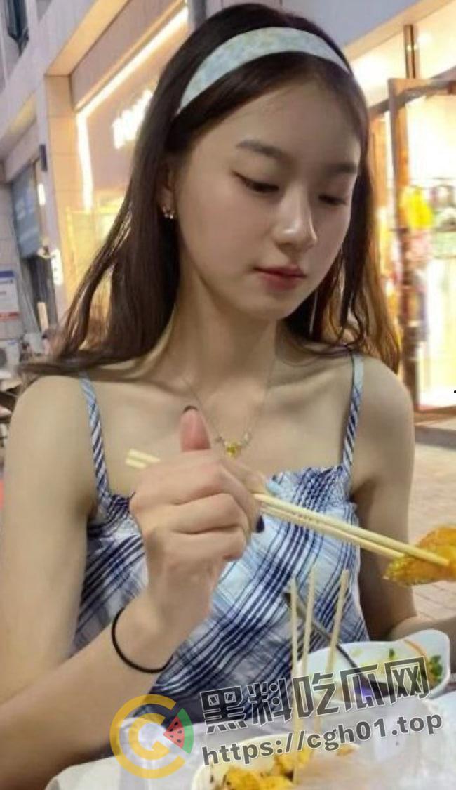 瓜友投稿！昆明理工电力工程学院反差母狗【何函晓】 喜欢扣自己的屁眼给陌生人看-2