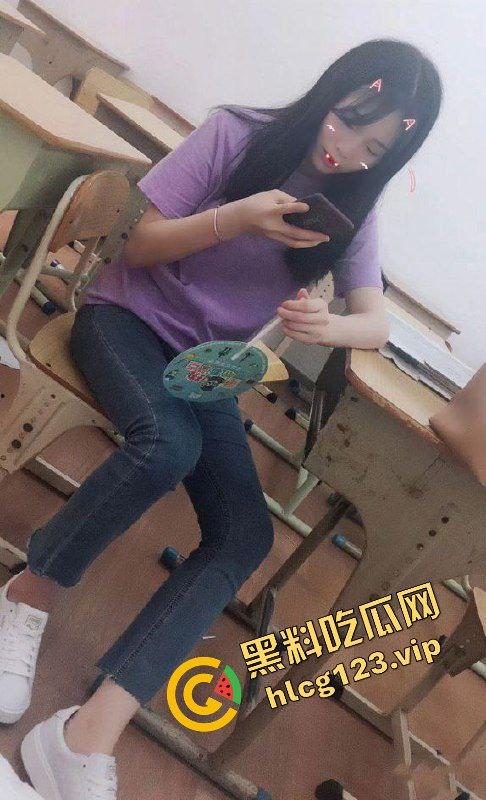 毕业妹子被小穴的黑森林掩盖,真是个野性十足的新手!-2