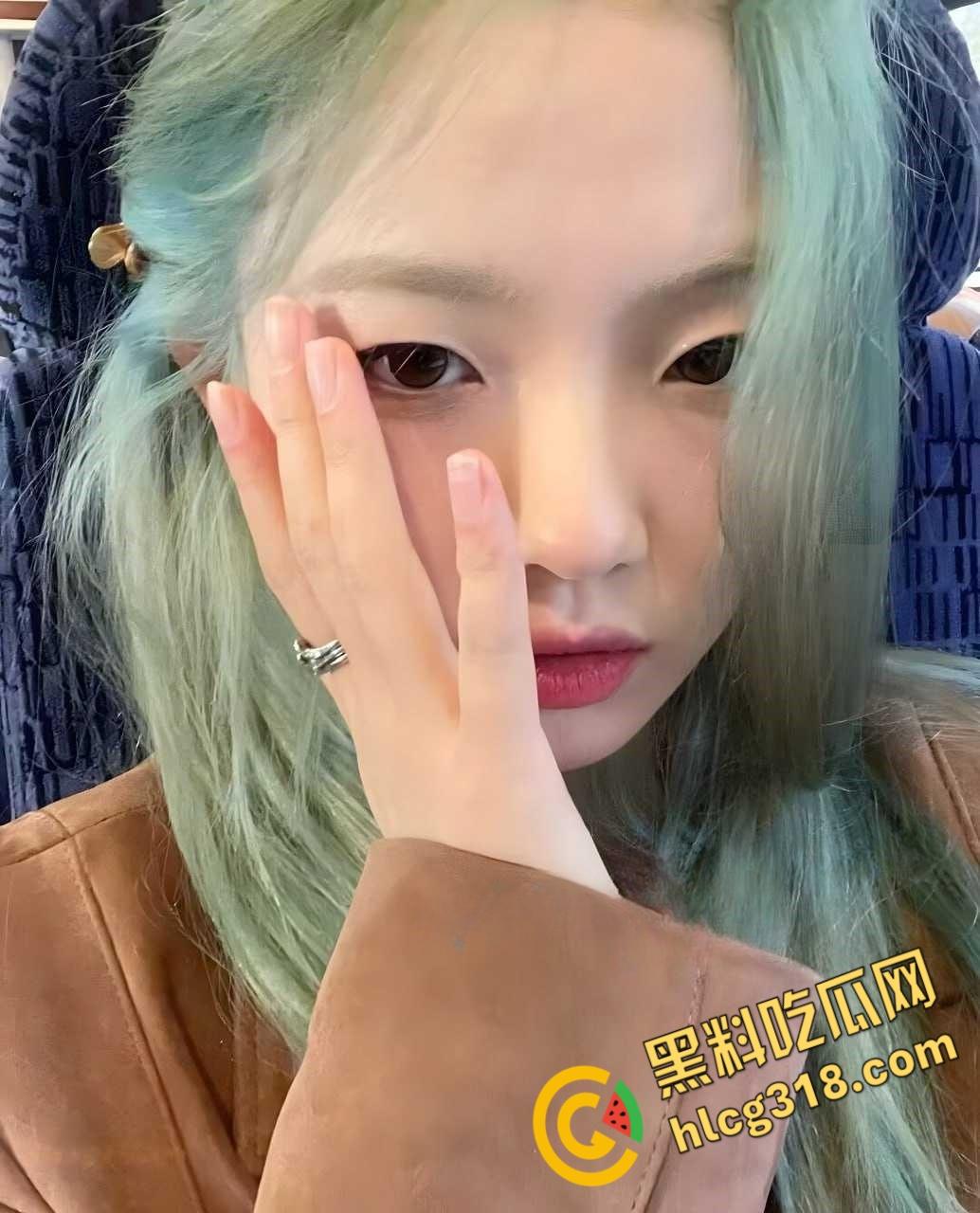 浙江外国语学院【张钰娇】，清纯反差绿发妹，高铁千里送炮，口活一流嫩穴随便内射！-1