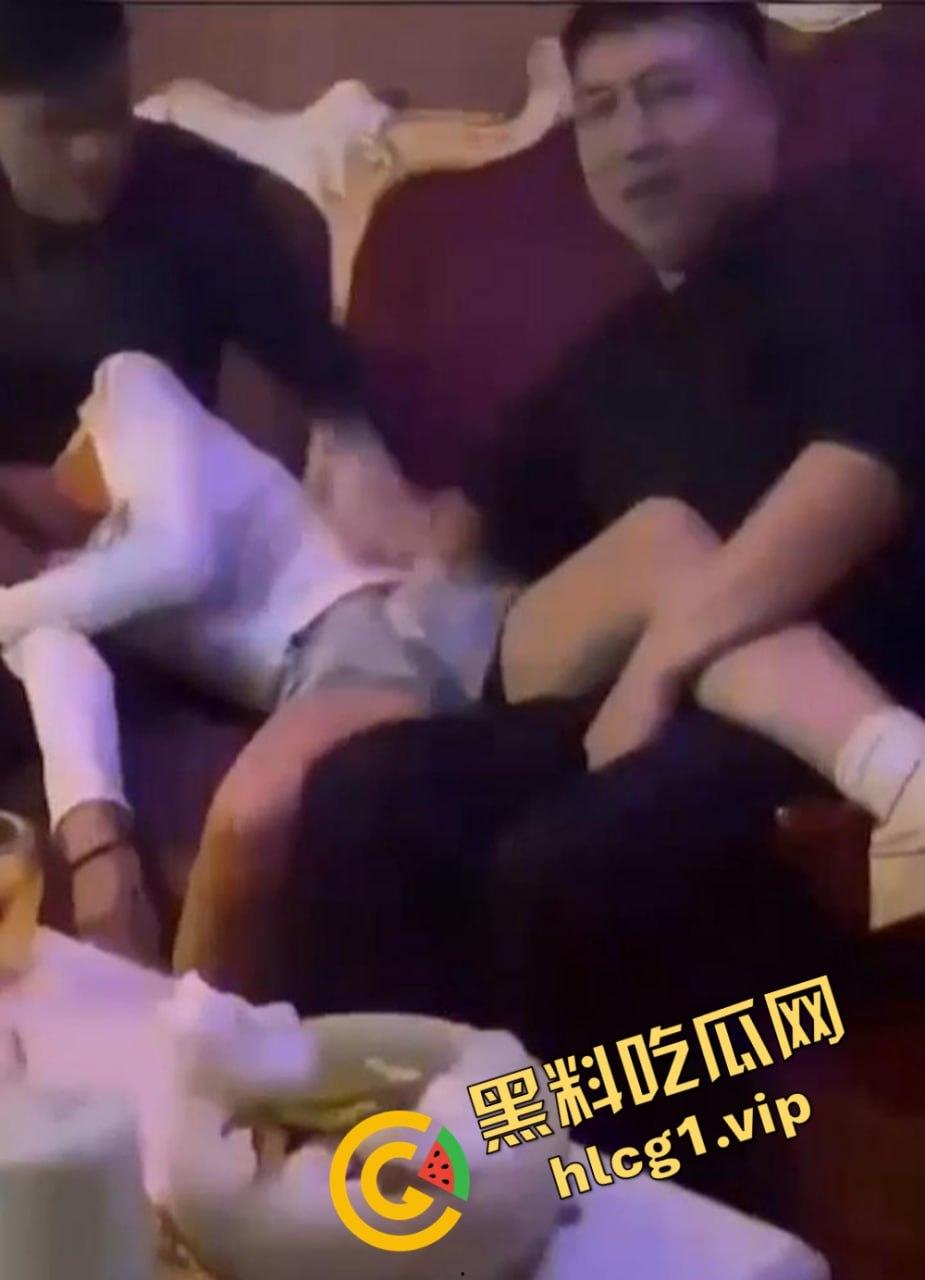 四川成都KTV陪酒小公主『范若琪』被客人绑成母狗用手指强奸 甜美少女在KTV沦为玩物-3