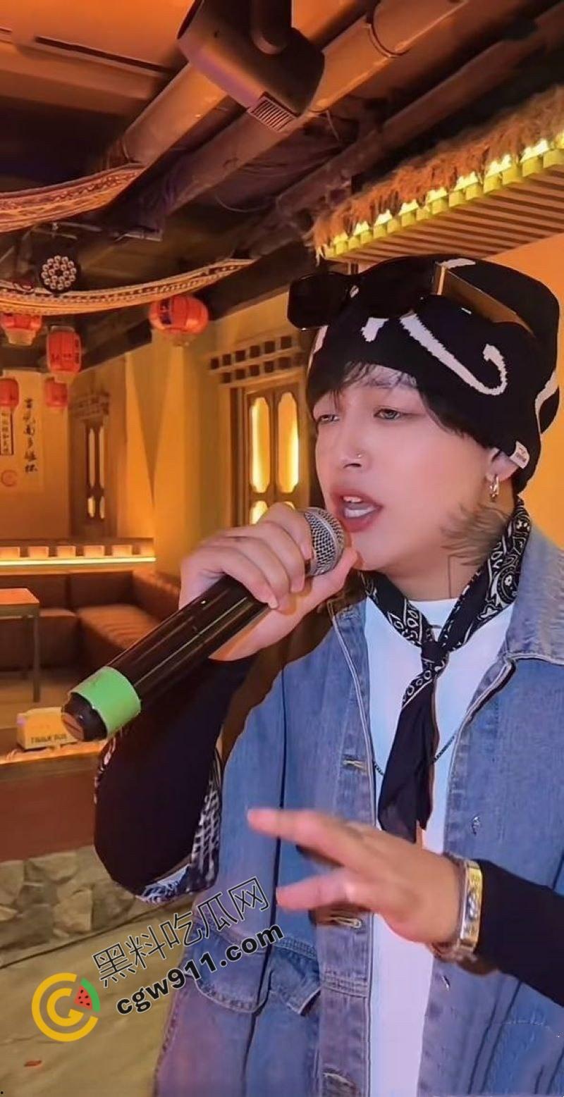 四川民谣歌手【司杜小熊】出轨丑闻！抖音暖男形象崩塌！妻子微信甩出爆炸性爱视频，酒吧老板娘、女客户激情不断，丑态毕露！-2