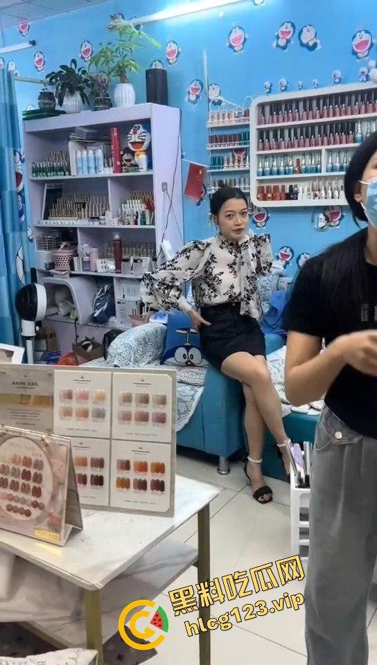 瓜友抓小三现场，广西婊子知三当三！贱人终究逃不过，捉奸现场太文明了？-11