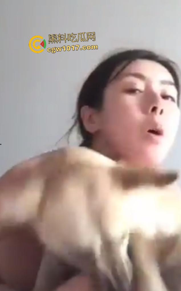 美少妇老公出差饥渴难耐,只好强吻公狗,脱光诱惑狗子它却挣扎逃避,宁愿舔屌都不亲嘴,我也想当狗了!-7