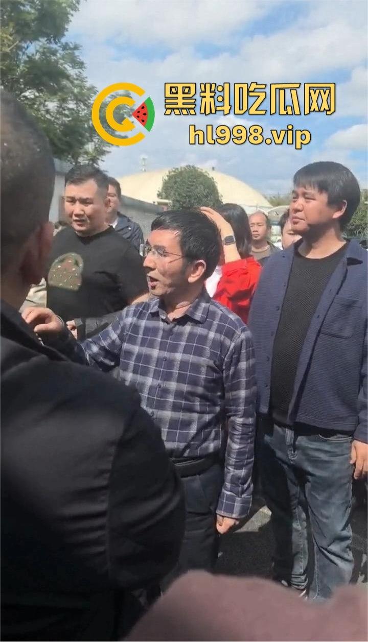 云南昆明长丰学校食堂提供变质肉?校方荒谬回应惹众怒:臭肉怕啥,老鼠蟑螂都能吃!-9