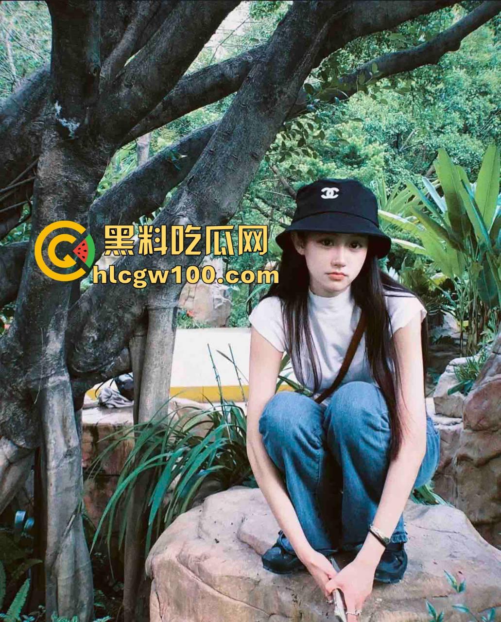 广西老表带00后精神小妹去纹身，穿操我内裤都不够骚，纹完屁股骚气拉满，谁脱裤子看见这纹身不直接跪？-5