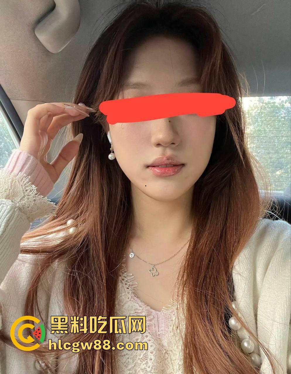 佛山美宜家便利店小妹【方丽梁】带去吃个烤肉就拿下,素颜有点吓人床上情绪价值拉满,被干到翻白眼!-3