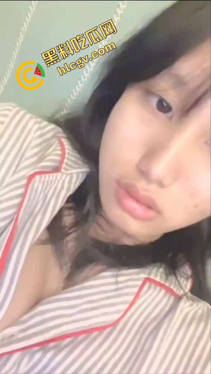 瓜友独家投稿曝光:哈尔滨女子职业技术学院『姚琪』在家裸露发骚自慰 这玉体真好看!-3