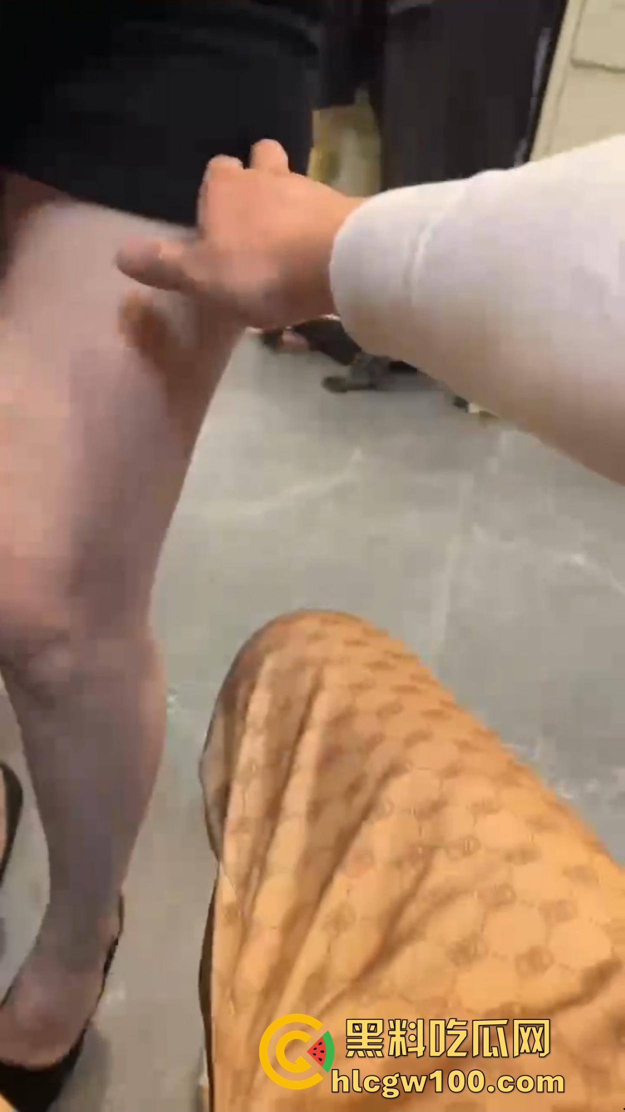 体制内四眼小仙女or夜店骚到极致包臂裙浪货,一本正经vs放飞自我,哪个才是你心中的绝对感觉?-8