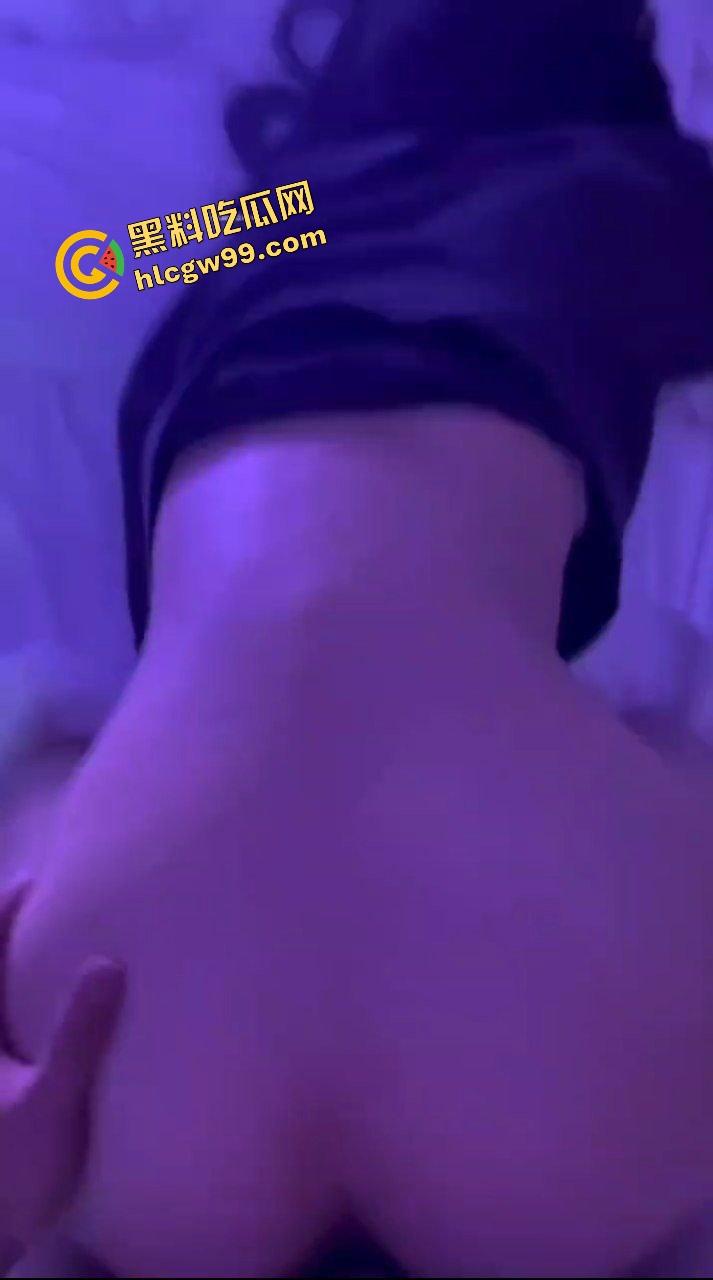 抖音清纯少女女网红反差婊『1an』卫生间露奶私拍发金主,早期酒店约操大哥后入娇喘!原创独家曝光流出!-7