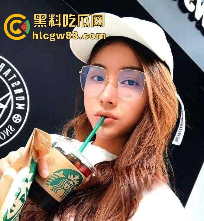 爱健身的眼镜妹在深圳某健身会所里大秀身材 边健身边自慰沉浸其中不顾旁人 也是个奇女子！-2