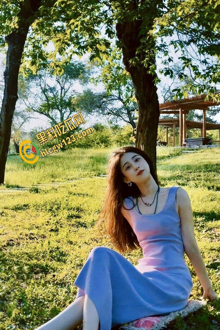 人前校花人后母狗【刘恩畅】，开档黑丝车内爆干，粉嫩白虎太诱人了 !-1