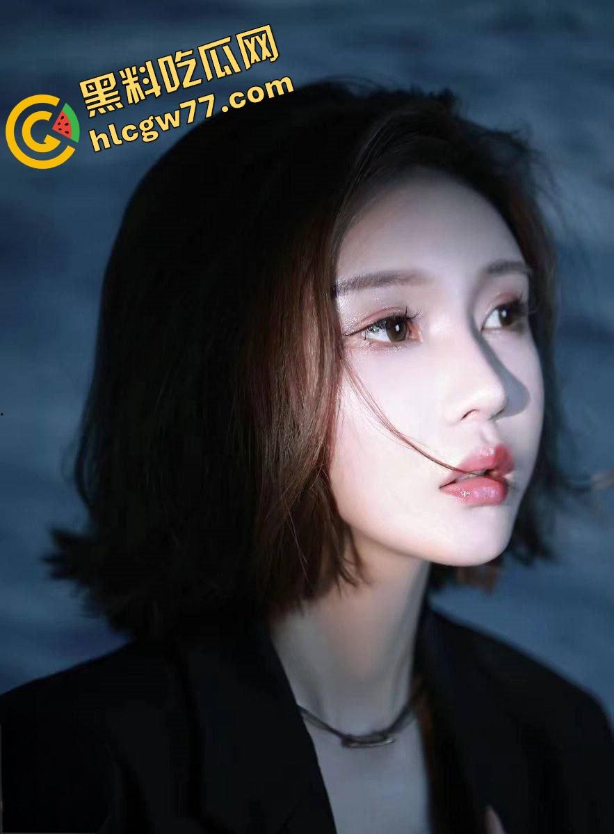 抖音百万网红【王火锅】翻车，白虎嫩逼掰开被金主狂操，黑丝巨乳白浆爆喷，操成喷水母狗全网疯传！-5