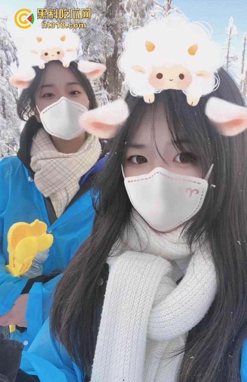 黑龙江极品萝莉【刘文玲】约炮视频曝光,反差母狗相约车震,后排极限口交骑乘,敏感小穴高潮颤栗不止!-6