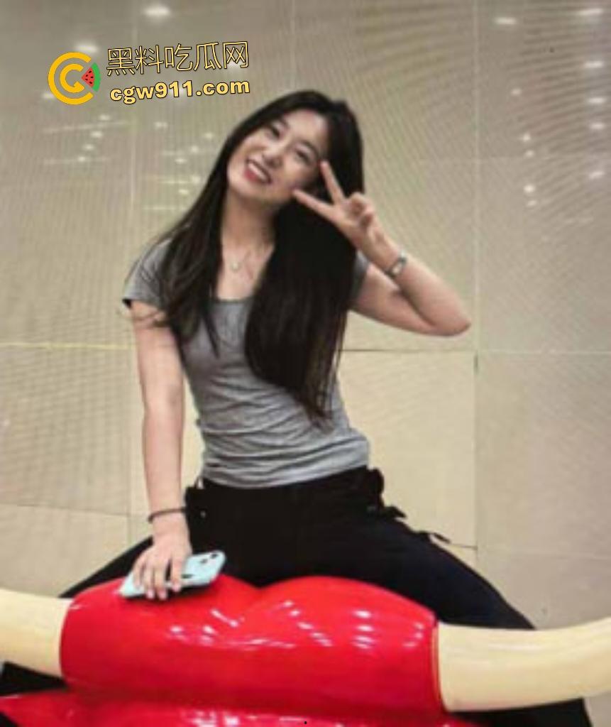 沈阳理工大学眼镜妹【刘欣】，绝美脸蛋魔鬼身材骑短鸡巴狂摇，高潮喷汁后一脸嫌弃吐槽“太小了不爽”！-1